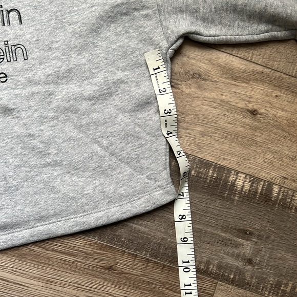 Calvin Klein Sweater - Picture 4 of 4